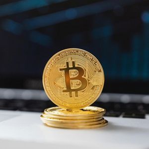 Bitcoin Stabilizes At $104,000 Mid-Range As Market Eyes Next Breakout