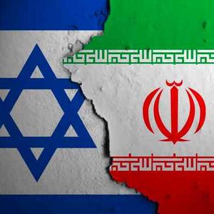 Bitcoin Price Forms Descending Triangle Pattern Amid Israel-Iran Tensions