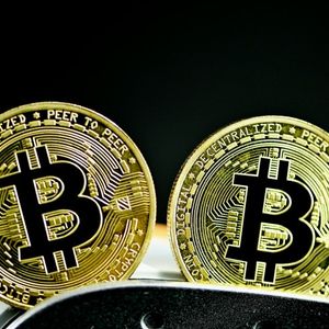 Bitcoin Weak Hands Exit While Smart Money Loads Up –  Is A Breakout Near?