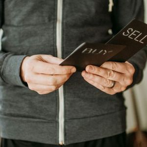 Chainlink Ready For Massive Breakout? A 15% Drop May Come First