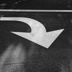 More Pain For Ethereum? Head And Shoulder Pattern Signals $2,400 Breakdown