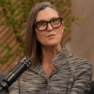 Cathie Wood: Trump May Buy Bitcoin For US Reserve Ahead Of Midterms