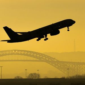 Solana Reclaims $80 Amid Friday Market Bounce – Analysts Set Next Targets