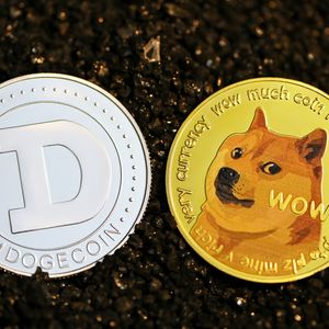 Dogecoin Back At The Triangle Tip: Historical Trends Point To What Comes Next
