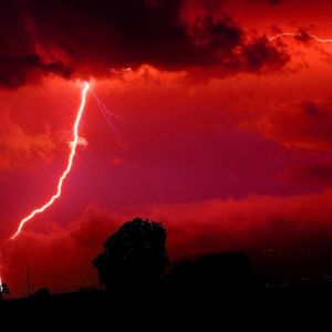 Key Volume Signals Are Driving XRP Momentum Amid Market Uncertainty