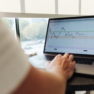 XRP Being Suppressed? Researcher Reveals Why The Token Isn’t Soaring