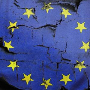 Stablecoin Shakedown: Binance, Coinbase And Kraken Restrict USDT In Europe Ahead Of MiCA Deadline