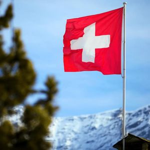 Crypto Firms Are Retreating to Swiss Banks After Industry Meltdown