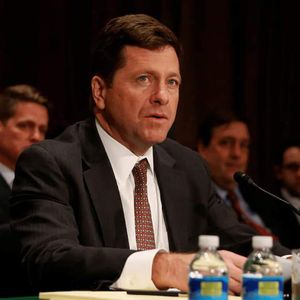 Approving a Spot BTC ETF Would be ‘Hard to Resist,’ Former SEC Chair Says