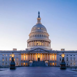 US Senators Introduce Stablecoin Regulatory Framework, While Warren Wants Restrictions