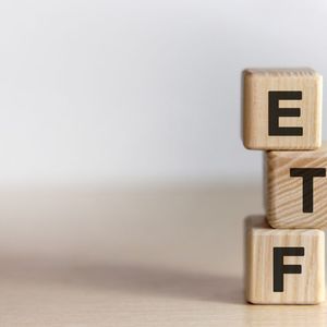Crypto ETF Boom: 155 Filings Across 35 Assets, Analyst Backs Index Funds