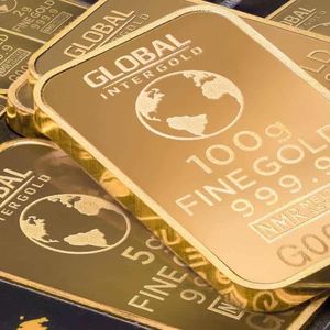 Gold Hits Record High as 2025 Gains Exceed Bitcoin’s Total Market Cap by 7x