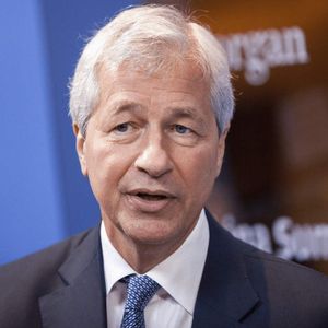 Jamie Dimon Hated Bitcoin: JPMorgan Now Expects BTC to Beat Stocks and Gold