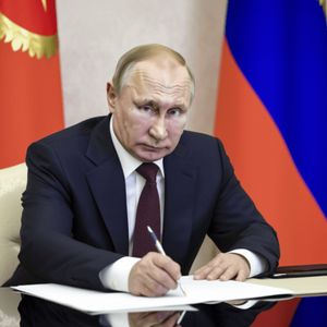 Russian Court Fines Coinbase for Violating Data Rules