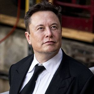 Elon Musk Pokes Wikimedia Foundation, Possible Acquisition in View?
