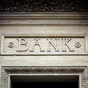 Nearly 190 banks in the U.S. at potential risk of impairment, warns recent economic study