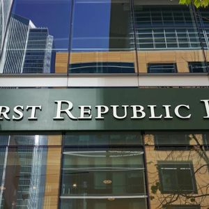 First Republic Bank trading halted amid crisis and potential government seizure