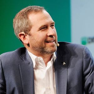 Why is Brad Garlinghouse beefing with Jay Clayton?