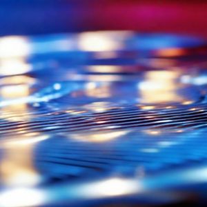 Scientists Develop Silicon-less Computer Using Light Waves