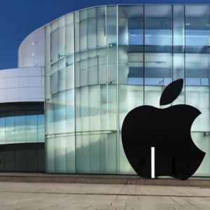 Apple’s Sales Outlook and AI Innovations Shape 2024 Strategy