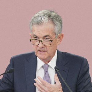 Did Powell’s hawkish speech trigger Bitcoin’s fall below $100K and $780M in liquidations?