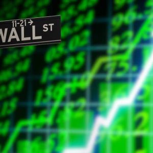 US stock market posts massive gains while Bitcoin goes back to its slump