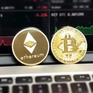 Bitcoin rallies while Ethereum doubts grow, is it time to flip?