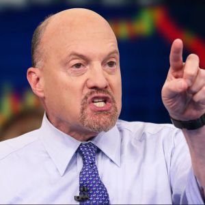 Jim Cramer urges investors to stay in the market despite sell-off, citing the ‘Haines Bottom’