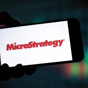 Strategy (MSTR) trades at over $400 ahead of quarterly report