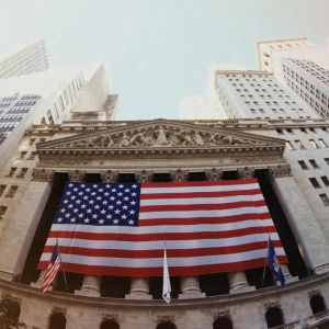 Wall Street closed higher Monday with the S&P up 0.4%