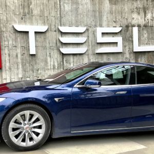 French Tesla owners seek to return cars early without penalty