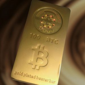 Early Bitcoin owner redeems 100 BTC from Casascius gold bar