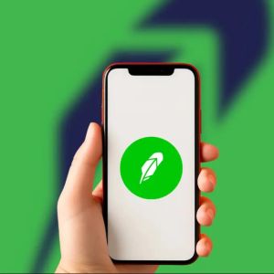 Analysts at Bernstein have predicted an upcoming wave of equity tokenization driven by regulatory support