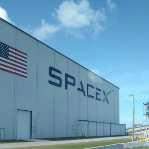 SpaceX is selling $1 billion in shares at a $400 billion valuation