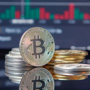 Volatility calls grow as BTC dominance dips and Bitcoin, altcoin correlation weakens
