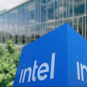 Intel stock climbs 7% on report Trump administration is considering stake