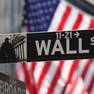 Stocks hold steady despite weak labor data and tech selloff