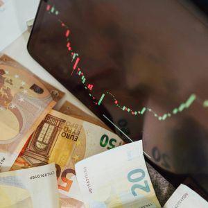 European stocks close strongest week in six months, as STOXX 600 closes at record highs