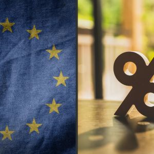 Top ECB officials see price pressures moving either way in coming months