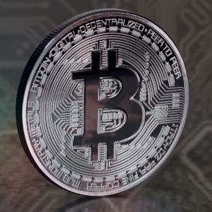 Bitcoin shows signs of local bottom as short liquidity clusters form