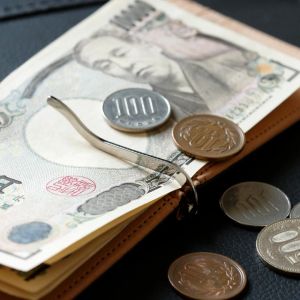 Warren Buffett's Berkshire Hathaway hires banks for possible sale of yen bonds