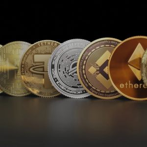 Smart money traders turn bearish on BTC and major altcoins