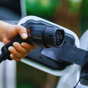 BMW is planning to add range extenders to some of its larger electric models like the X5 and 7‑Series