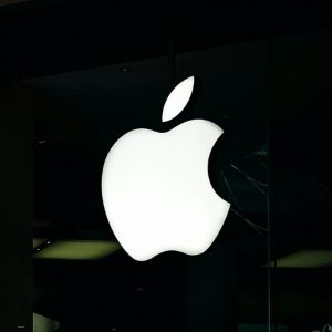 Apple faces leadership pressure as rivals poach top talent