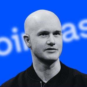 Coinbase and Standard Chartered are expanding regulated crypto infrastructure for institutional clients