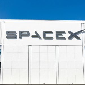 SpaceX wins legal reprieve as U.S. labor board drops key complaint
