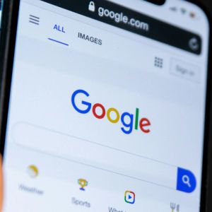 Google search traffic to news sites drops one-third