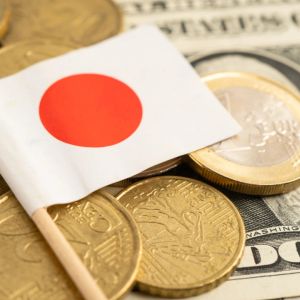 Yen swings sharply as traders watch for possible government intervention