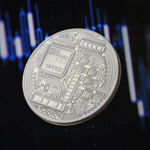 Altcoins hint at short-term bottom as crypto stabilizes