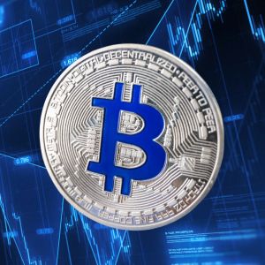 Bitcoin dominance tops 60% as price holds major moving averages